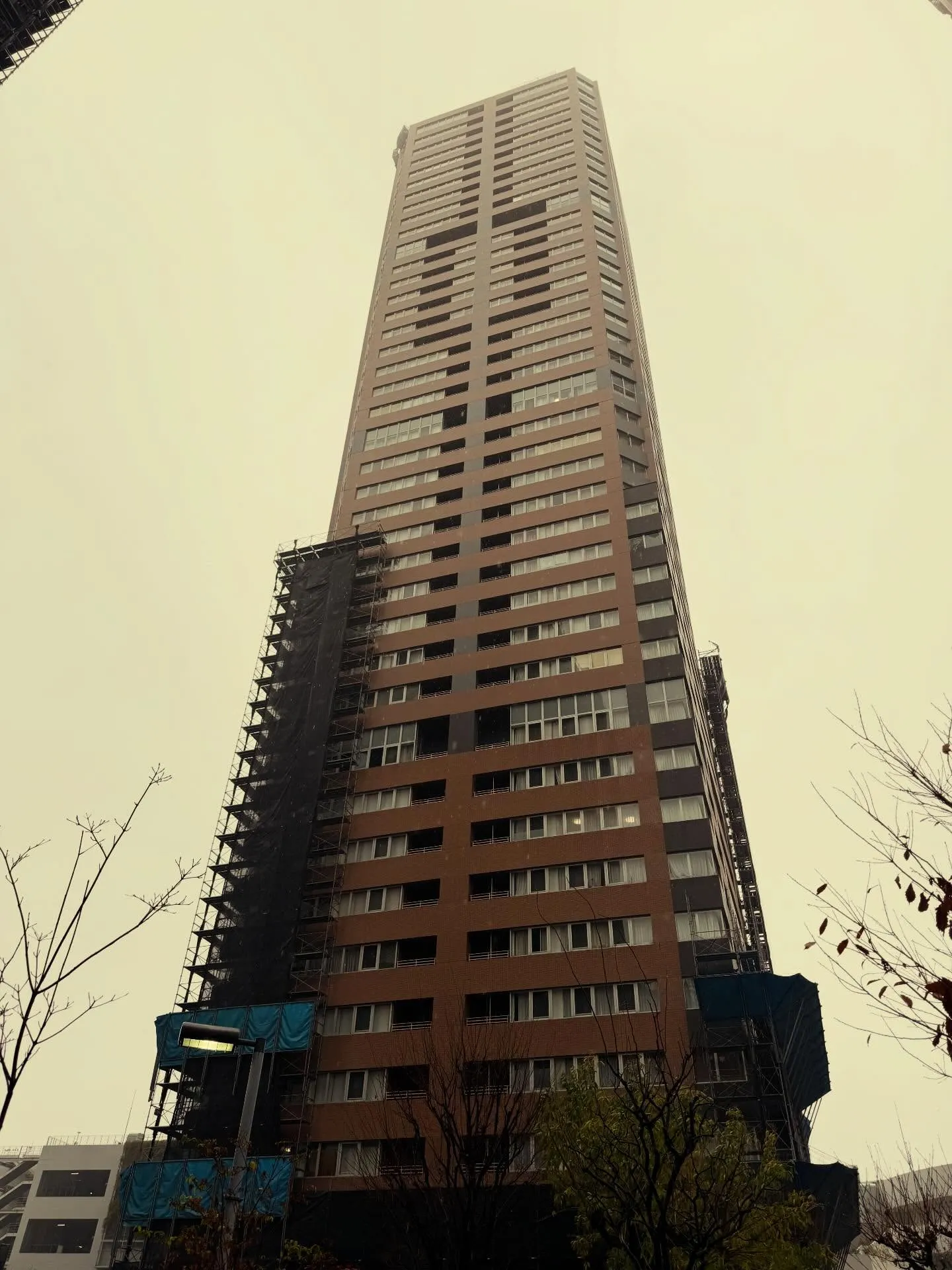 今日は大日イオンの前にそびえるタワーマンションの安全協議会が...