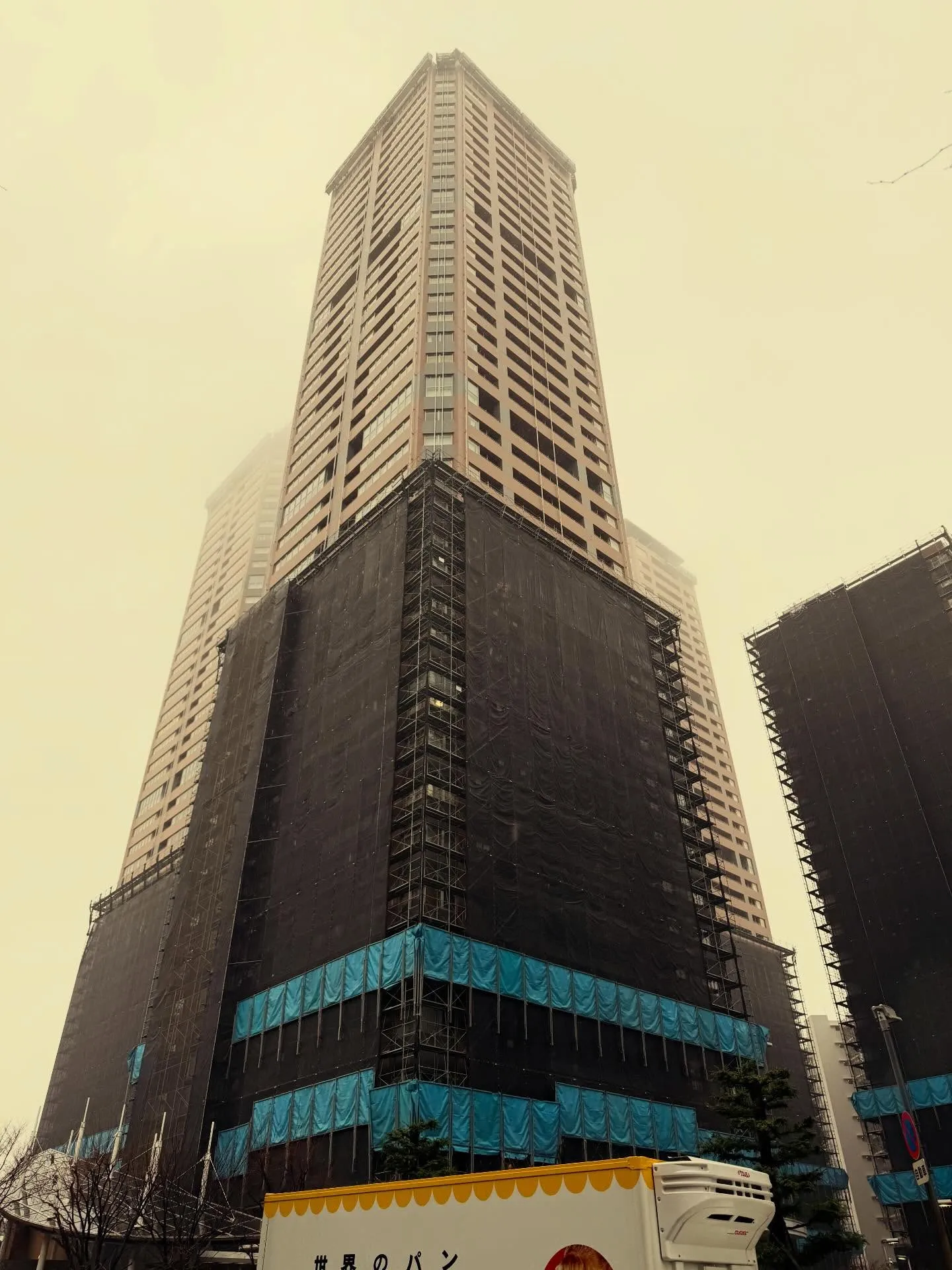 今日は大日イオンの前にそびえるタワーマンションの安全協議会が...