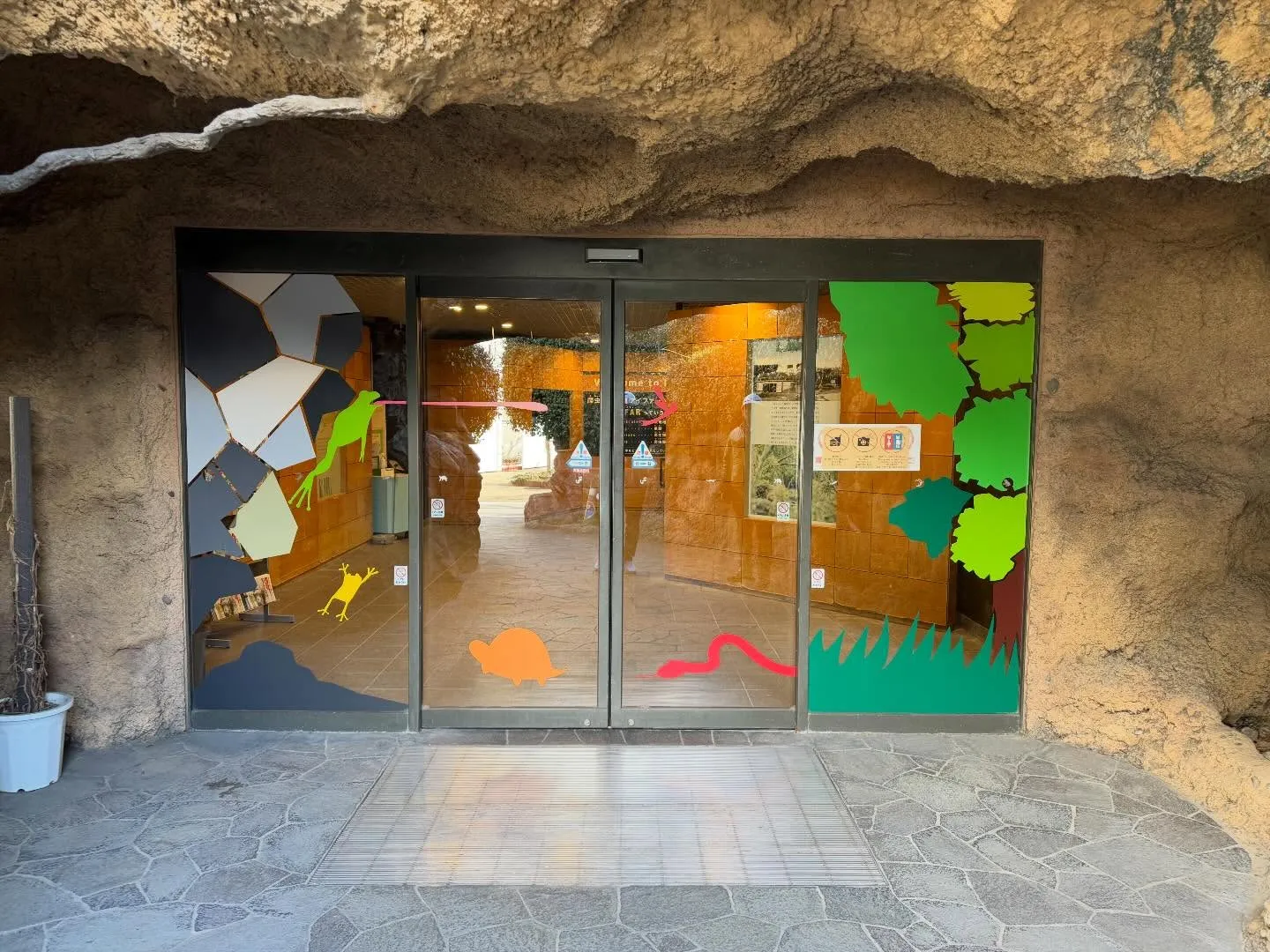 今日は来週から始まる天王寺動物園での工事現場の打ち合わせに行...