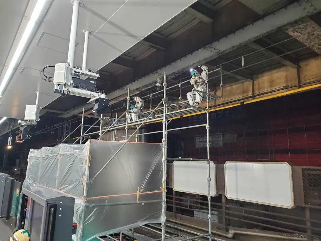 鶴橋駅の夜間塗装工事が1月初旬からスタートし、中盤に突入して...