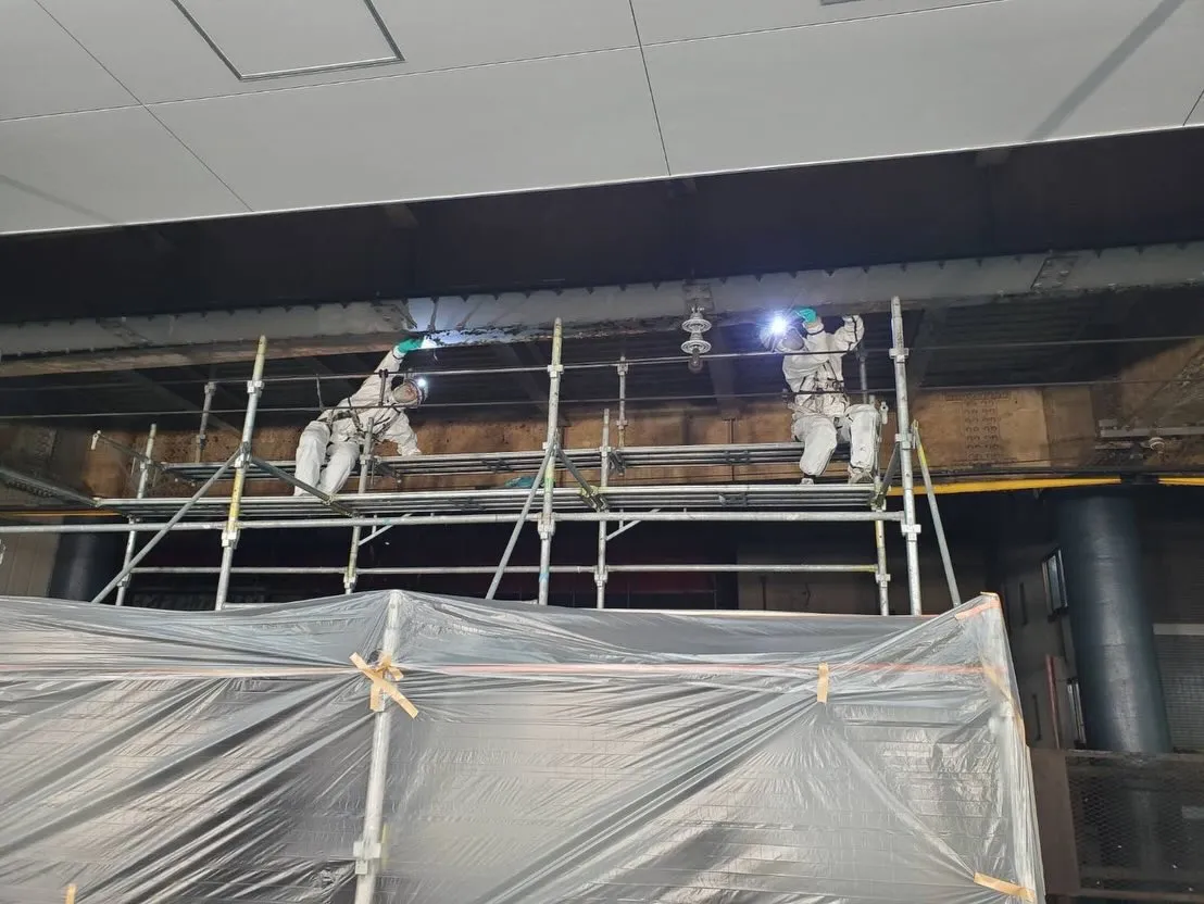 鶴橋駅の夜間塗装工事が1月初旬からスタートし、中盤に突入して...