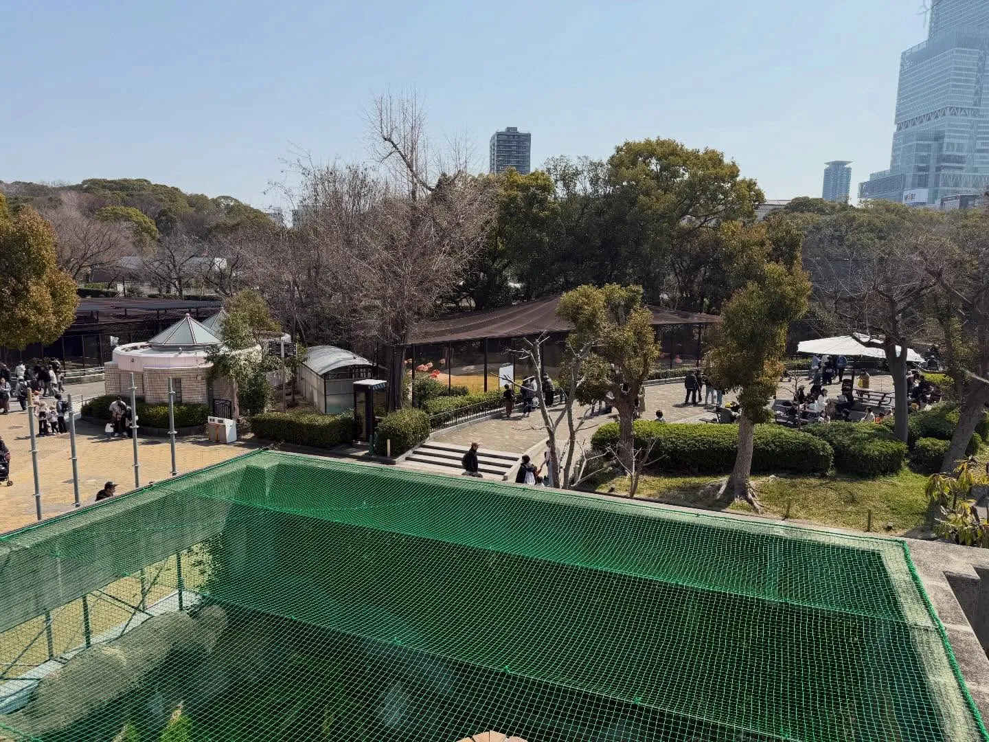 塗装工事の美しさとは、ただ壁や建物に色を塗るだけではありませ...