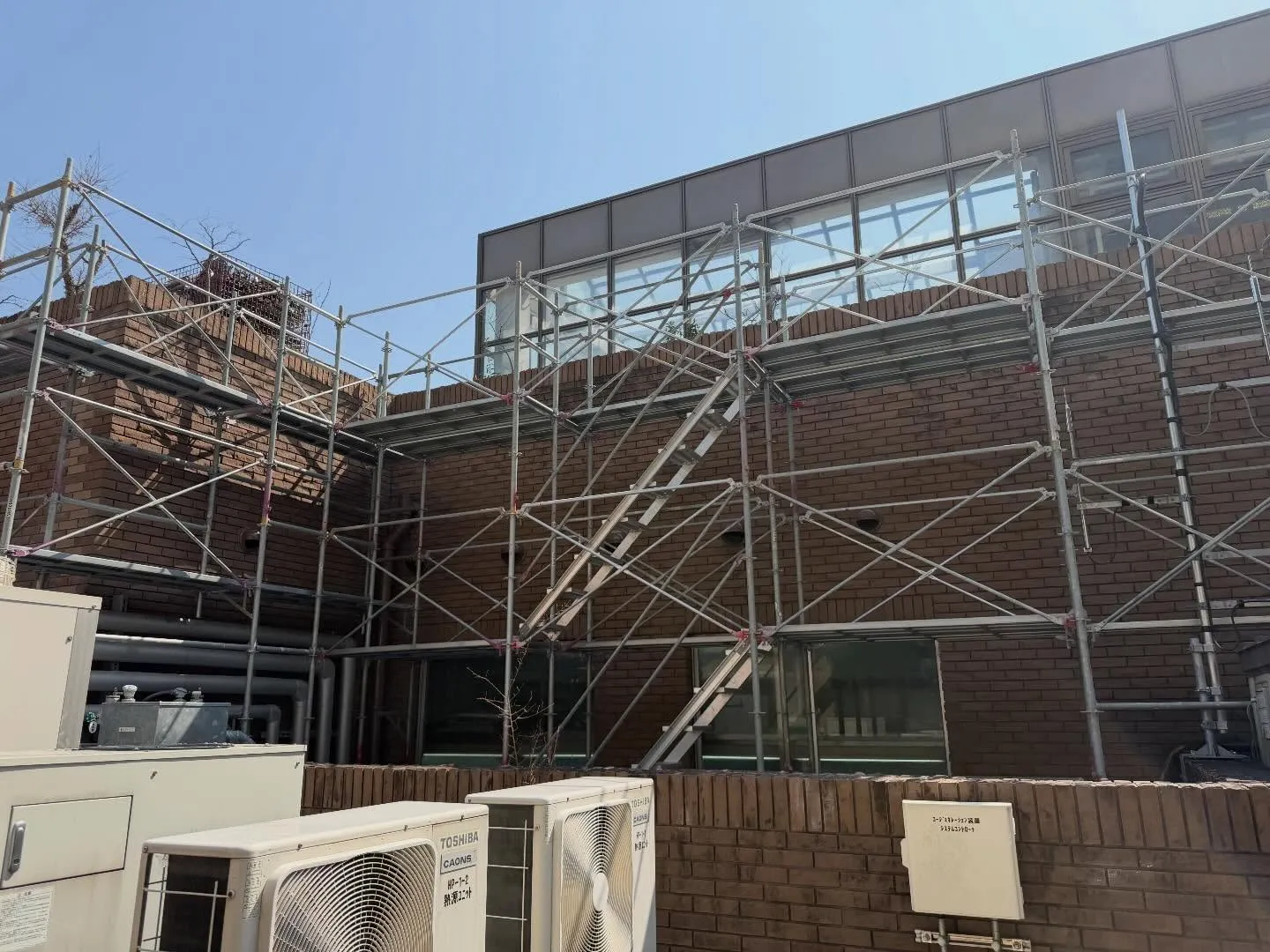 塗装工事の美しさとは、ただ壁や建物に色を塗るだけではありませ...