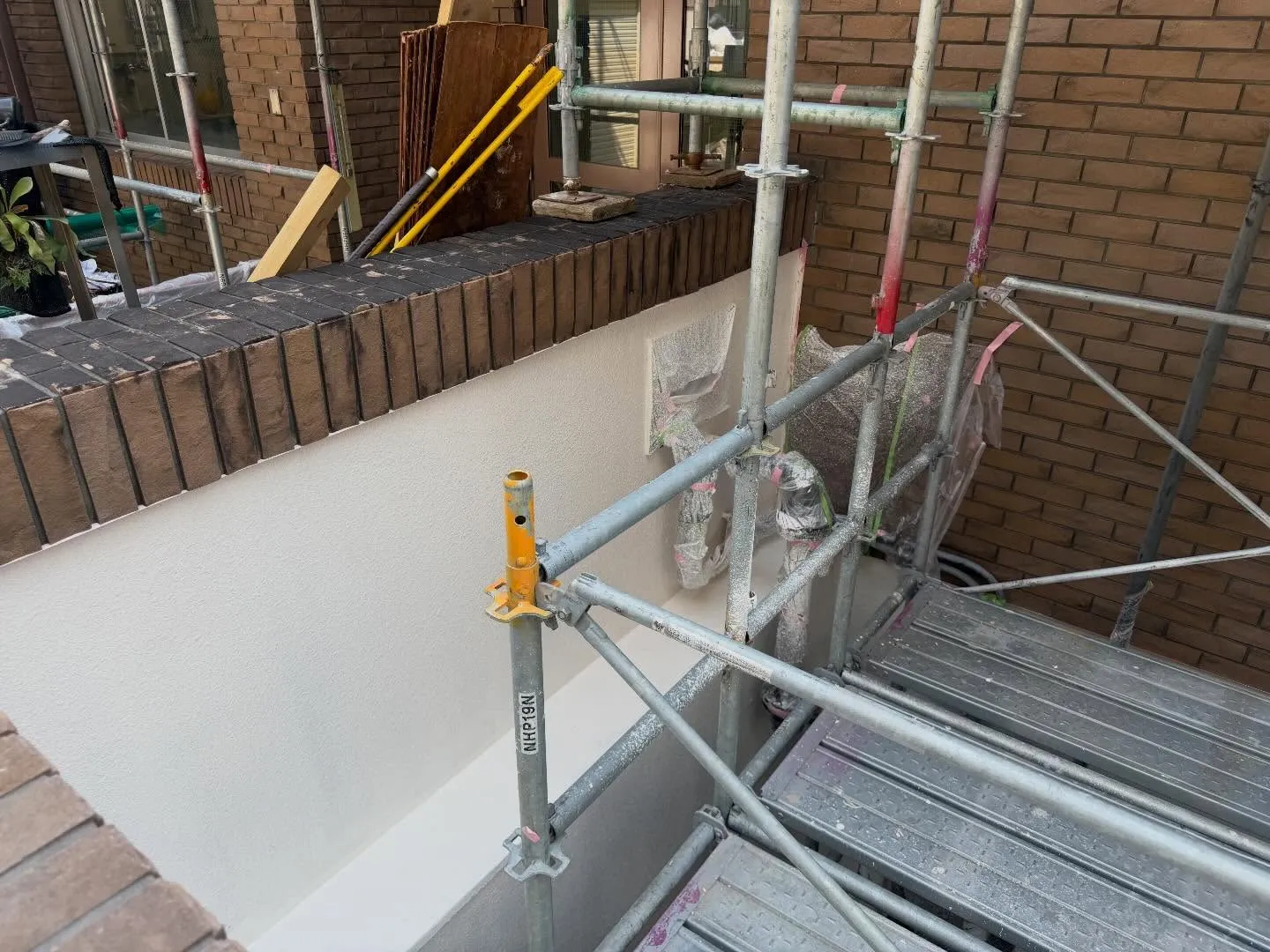 塗装工事の美しさとは、ただ壁や建物に色を塗るだけではありませ...