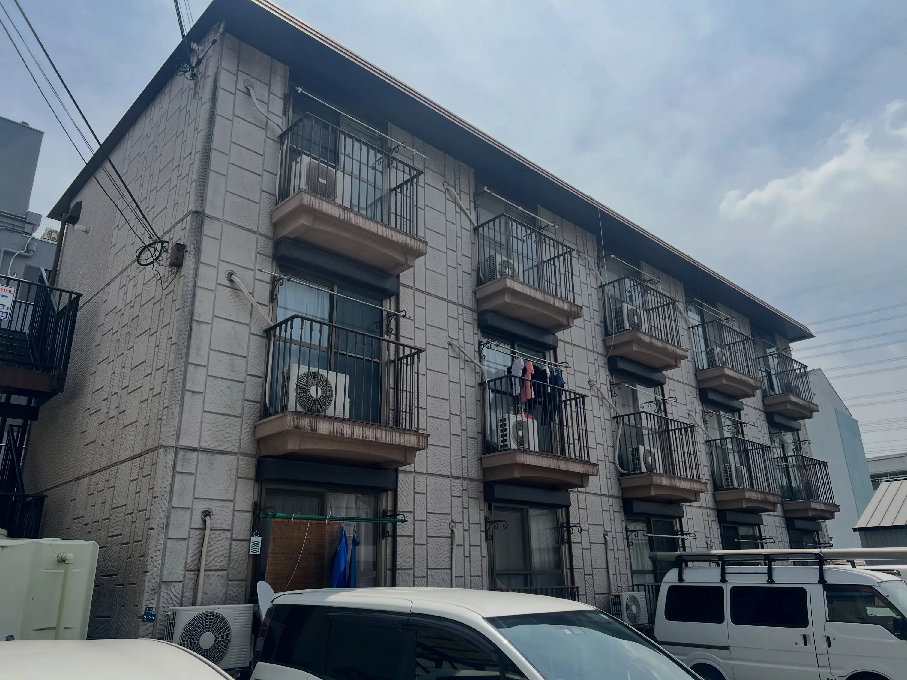 新しいマンションの壁が新たな命を得ました！