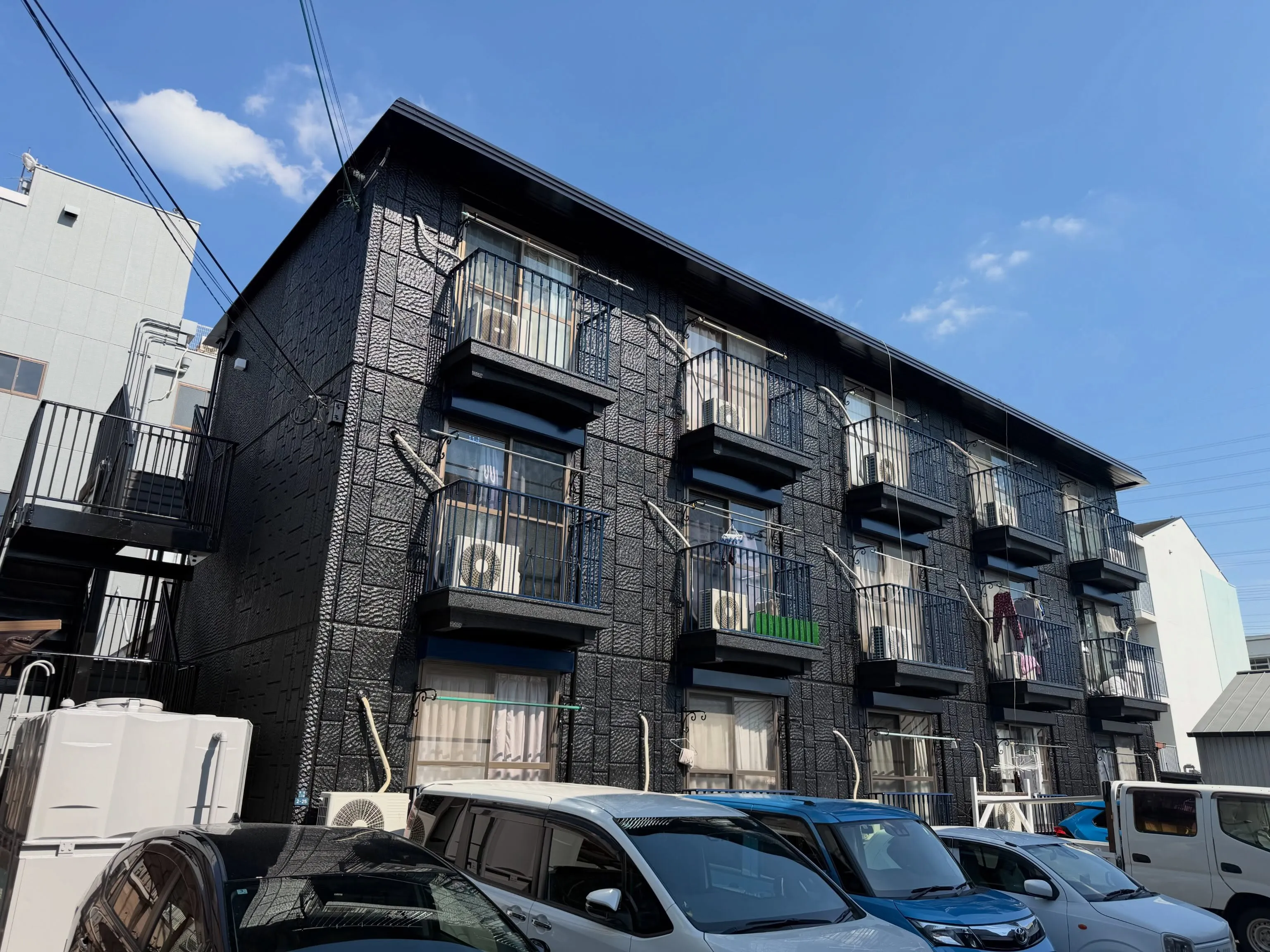 新しいマンションの壁が新たな命を得ました！